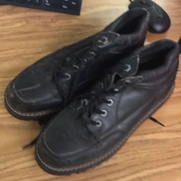 Bass size 10 black leather lace up boots great condition main image 5